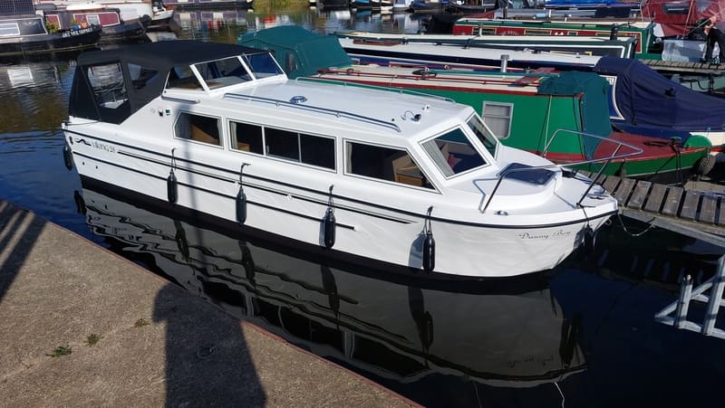 various boats with narrow beams