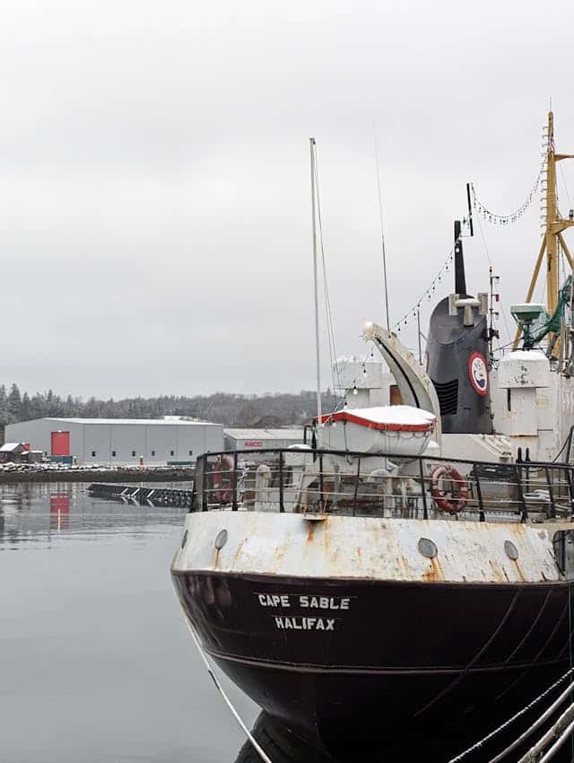 A view of the stern back side of boat in sea